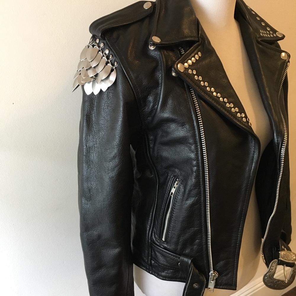 Understated Leather Jacket With Shoulder Detail - image 2